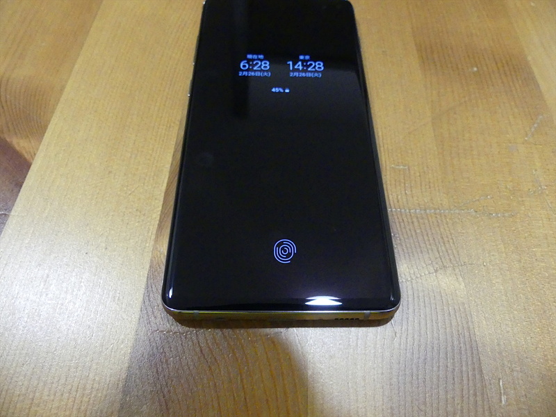 超音波指紋センサーは画面内に配置。Mate20 Proよりも下の方にあります