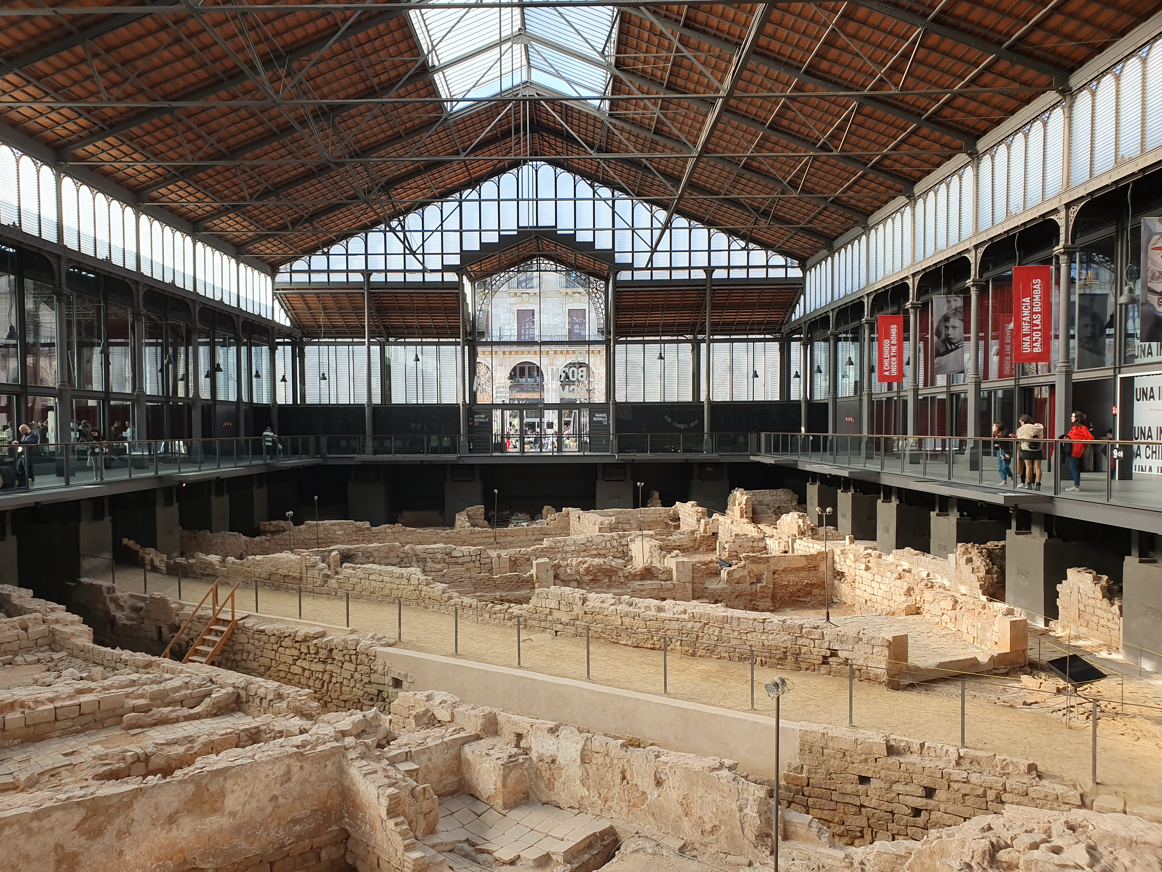 同じ場所を標準、望遠、超広角で撮った写真。超広角は写真を撮るのが楽しくなります。こちらは標準