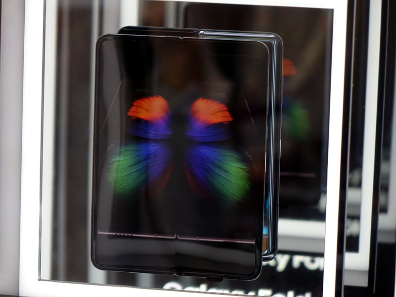 開いて7.3インチディスプレイを表示させた状態のGalaxy Fold