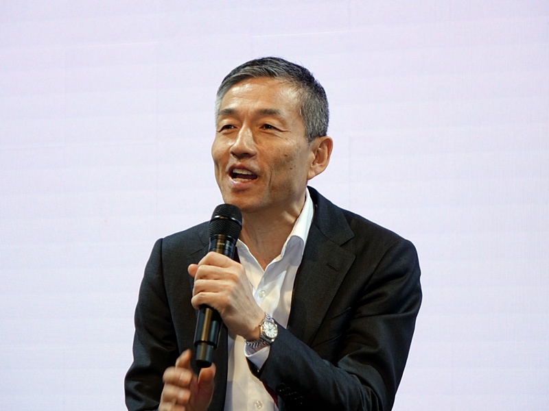 楽天モバイルネットワークの山田社長は、基地局設置の進捗状況などを語った