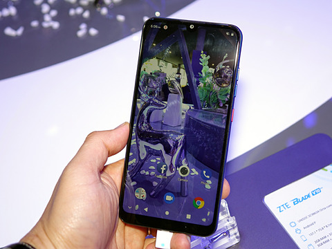 ZTE、5G対応の「AXON 10 Pro 5G」を出展、ミドルレンジも発表