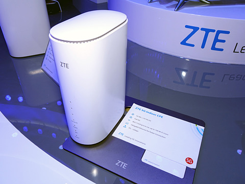ZTE、5G対応の「AXON 10 Pro 5G」を出展、ミドルレンジも発表