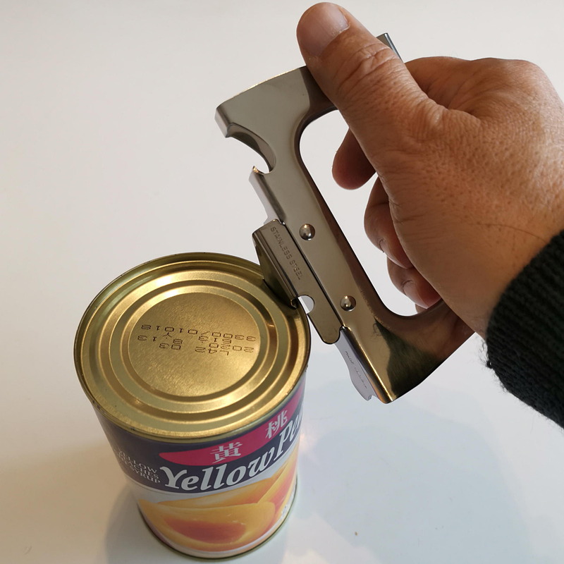 意外と大きな持ち手は女性でも簡単に最初の穴を開けることが出来る