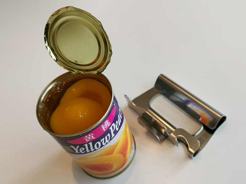 ほんの数秒で缶は簡単に開けることが出来た。スプーンで缶を開けるサバイバルも大事だが、日常に“道具”と呼べるステンガンジー缶切を使ってみるのもなかなか楽しいものだ