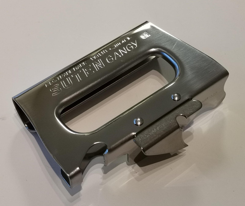 真四角で、軟なデザインをしていない屈強なステンレスの形状が素晴らしい