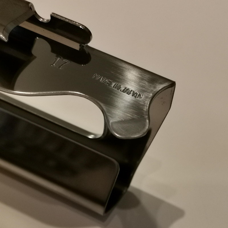 ワックスやドロップなどの押し込み型の薄い蓋をこじ開ける機能も付属する