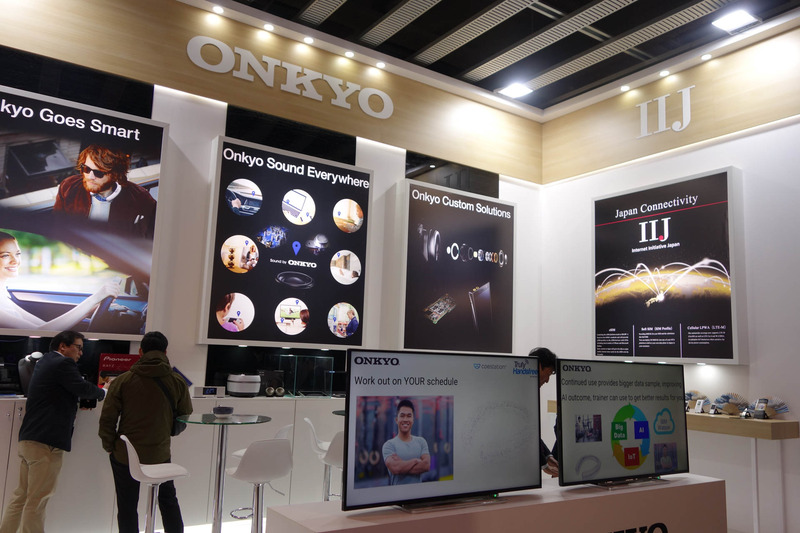 オンキヨー＆パイオニアブース自体はあまり大きくないが、ホール間の通路に位置しており、移動中に目に付きやすく寄りやすい立地でもあった
