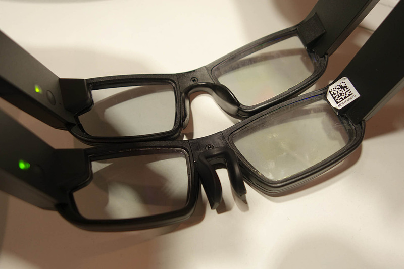 標準ノーズパッド（上）と改良中のノーズパッド（下）。M300でも日本チームが独自開発したグラスフレームがグローバルで採用された例もあるので、これもグローバルで標準採用される可能性があるかも知れない