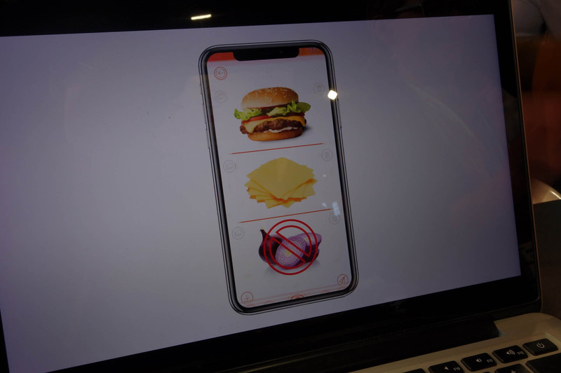 Xpikのイメージ画面。すごい原始的なアイディアなのに、身振り手振りよりは伝わりやすそうだし、翻訳アプリより確実な感じもする