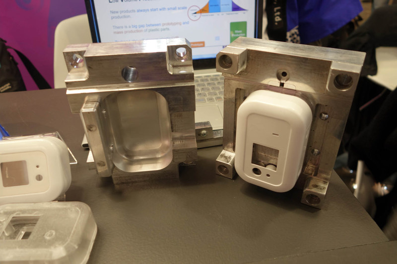 アルミの金型を使っている。削り出しは中国で行なうが、設計と射出成形は国内で行なう