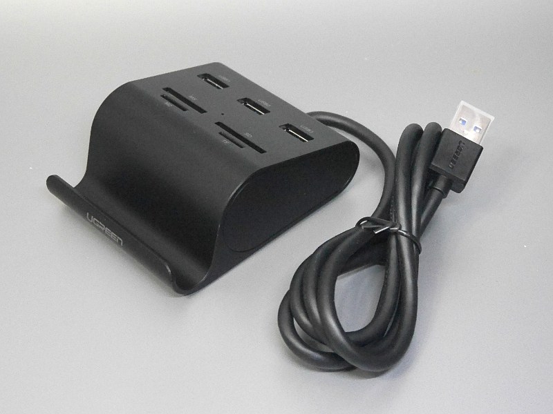 製品本体。ケーブルは直結タイプで約1m。長さ違いのケーブルに交換できないのが惜しい