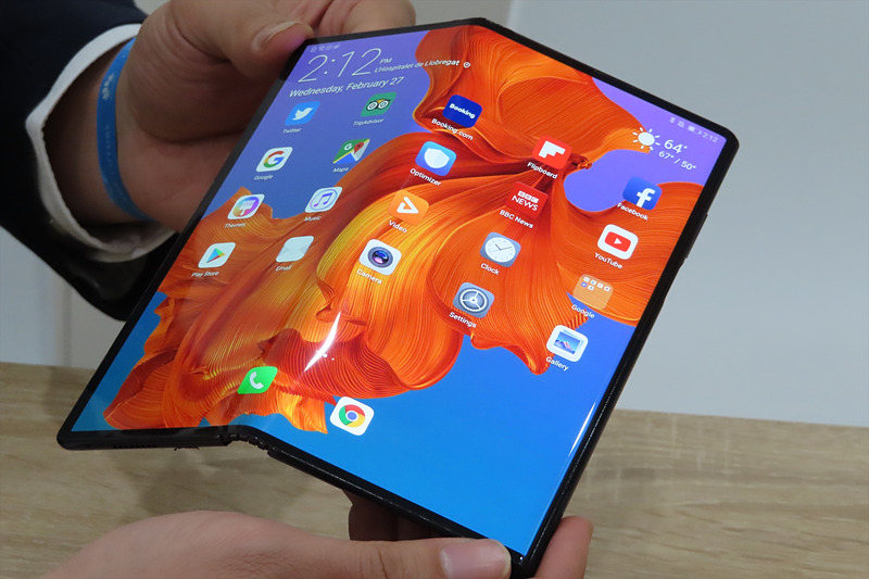 「HUAWEI Mate X」。2019年半ばに発売される予定