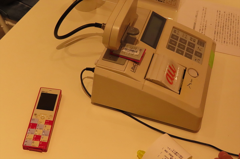同イベントではおなじみのテスターで完全放電したバッテリーを復活させる