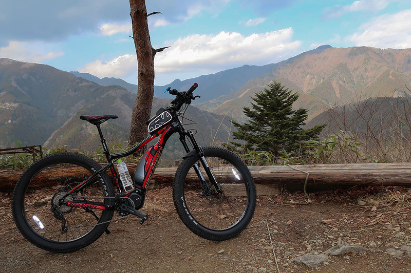 左から、時坂峠（とっさかとうげ）、苅場坂峠（かばさかとうげ・かりばさかとうげ）、正丸峠（正丸峠）です。どの峠も見晴らしがいい。RIDGE-RUNNER（<a href="https://kaden.watch.impress.co.jp/docs/column/free-labo/1124217.html" class="strong bn" target="_blank">レビュー記事</a>）のようなe-bikeなら、ヒルクライム未経験者でも上れちゃいます。