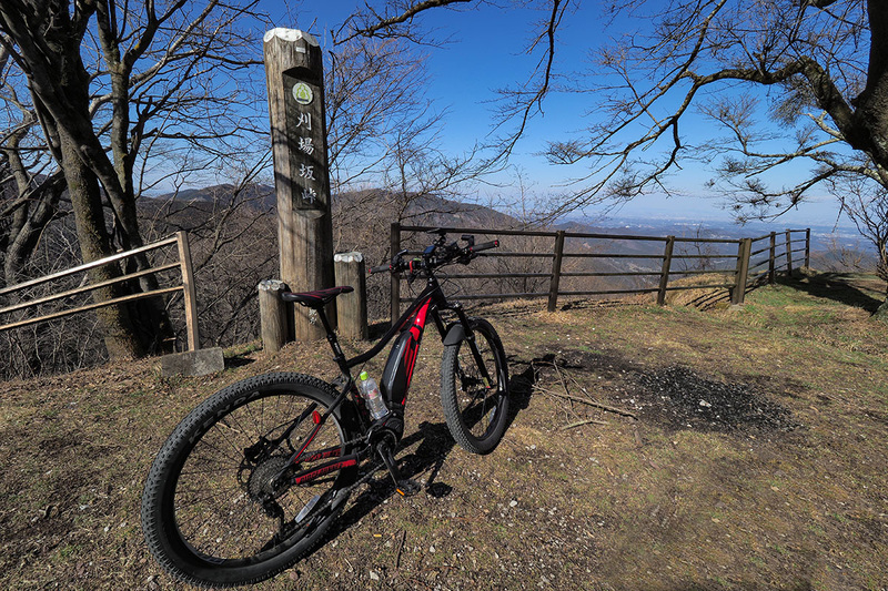 左から、時坂峠（とっさかとうげ）、苅場坂峠（かばさかとうげ・かりばさかとうげ）、正丸峠（正丸峠）です。どの峠も見晴らしがいい。RIDGE-RUNNER（<a href="https://kaden.watch.impress.co.jp/docs/column/free-labo/1124217.html" class="strong bn" target="_blank">レビュー記事</a>）のようなe-bikeなら、ヒルクライム未経験者でも上れちゃいます。