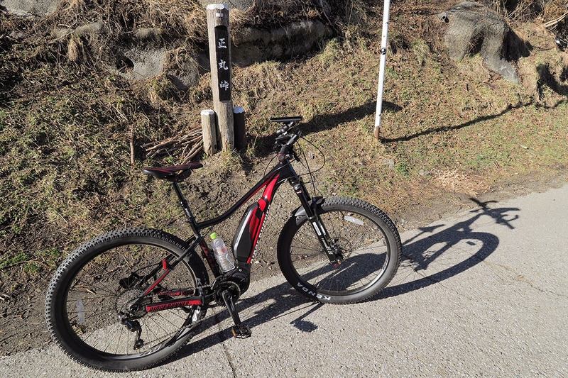 左から、時坂峠（とっさかとうげ）、苅場坂峠（かばさかとうげ・かりばさかとうげ）、正丸峠（正丸峠）です。どの峠も見晴らしがいい。RIDGE-RUNNER（<a href="https://kaden.watch.impress.co.jp/docs/column/free-labo/1124217.html" class="strong bn" target="_blank">レビュー記事</a>）のようなe-bikeなら、ヒルクライム未経験者でも上れちゃいます。