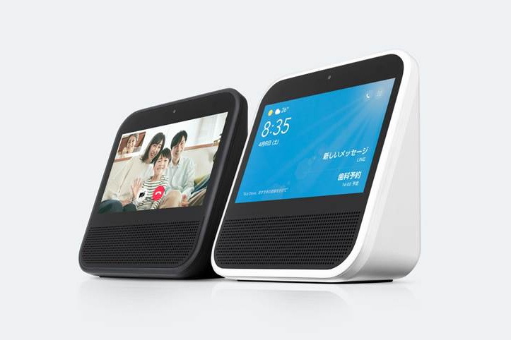 「Clova Desk」ブラックとホワイトをラインナップ