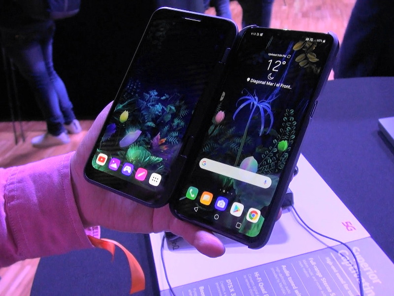 スマートフォンを装着するケースにディスプレイを搭載するという新機軸を打ち出したLGエレクトロニクス