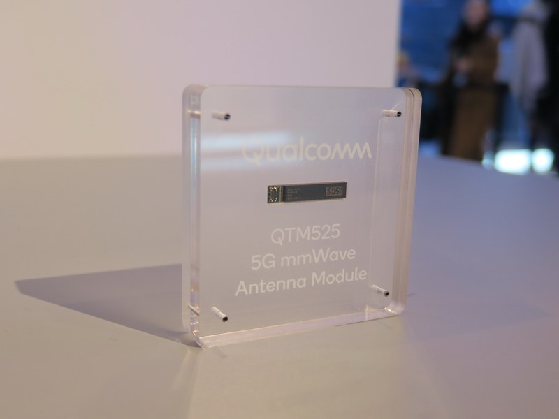 クアルコムが開発したmmWave（ミリ波）向けのアンテナモジュール