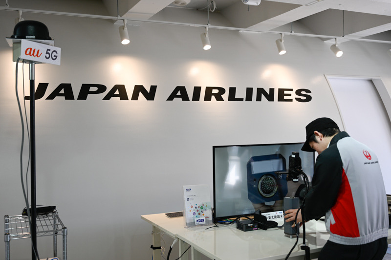 作業現場側。手元を映している映像に遠隔で指示が入る