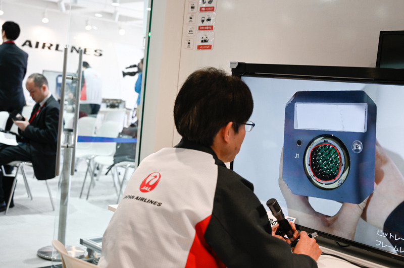 遠隔で指示する側。タッチペンでリアルタイムに指示を書き込める