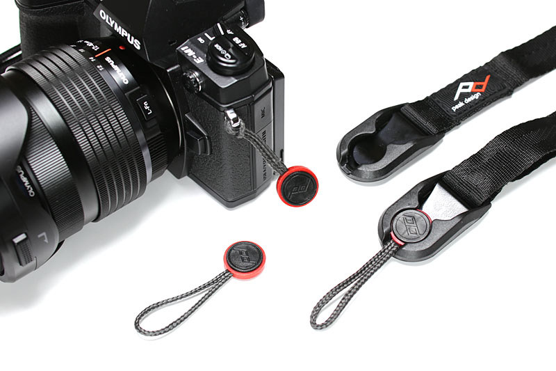 筆者が使っているPeak Design製品。これはストラップ類ですが、カメラのストラップホールに装着するパーツ（アンカー）とストラップ側の金具（リンク）を接続する独自のしくみが便利です。1本のストラップを複数のカメラで共有したりできますし、必要に応じて手早く別タイプのストラップへと交換することもできます。