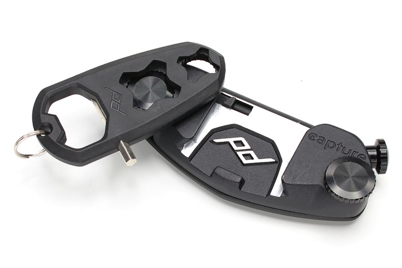 Peak DesignのCAPTURE TOOL CT-1。前出のCAPTUREカメラマウントのネジを回すことができます。手でネジを回すよりずっと強固に固定でき、また硬く締めたネジを緩めるのにも便利。