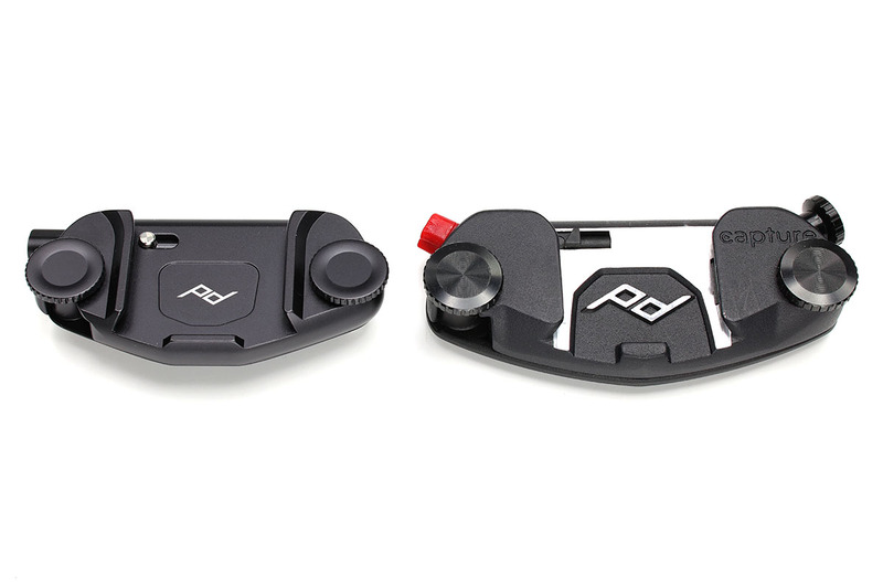 左がCAPTURE V3、右がCAPTURE V2です。新型ではクイックリリースプレートの固定ネジが省かれました（クイックリリースプレートのロック機構はあります）。