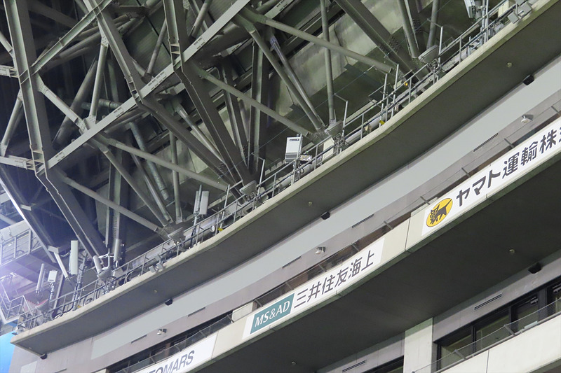 球場に5Gのアンテナを設置