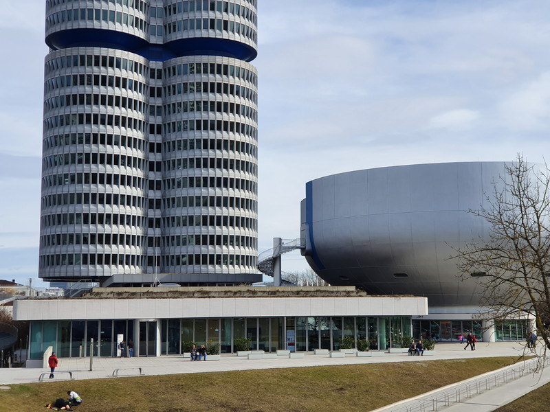 望遠で撮影。手に持ったままの撮影だったが、特にぶれることもなく、クッキリと撮影できている