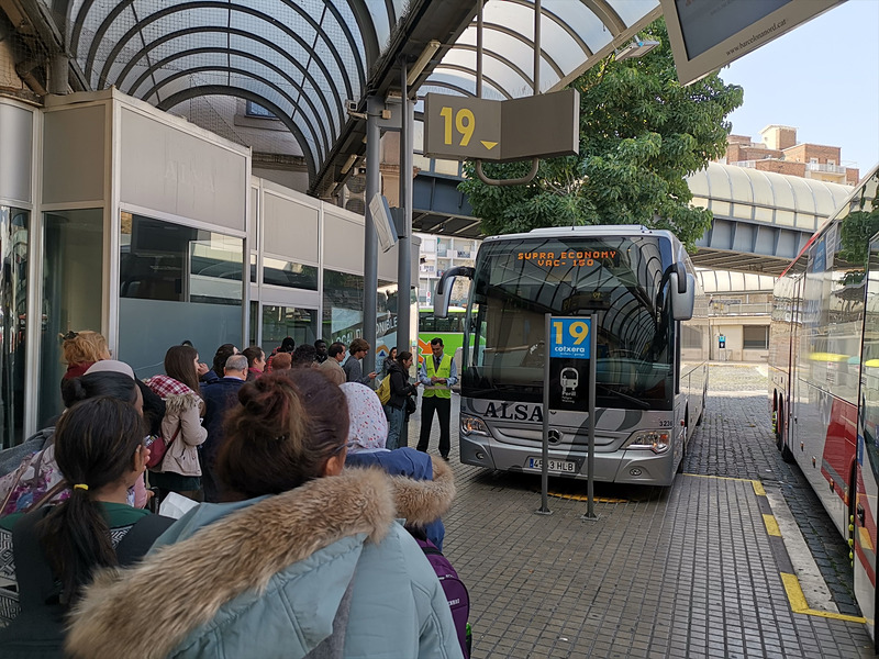 バルセロナからバレンシアへの移動時に乗った高速バス。写真は撮っていませんが、車内は3列シートで広々としていて、Wi-Fi接続も無料でした