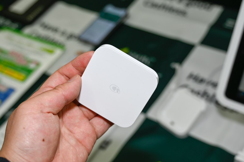 三井住友カードとSquareが提供する、非接触決済に対応した新しい端末