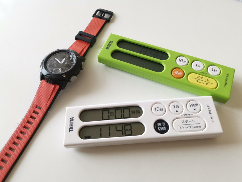 限定した使用法なら、スマホやスマートウォッチ、スマートスピーカーより使い勝手の良いアイテムがある。今回はそんなタイマーバー（デジタルタイマー）のススメ