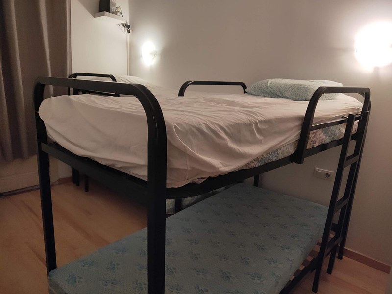 落下地点が冷たいコンクリートタイルのが運のつき