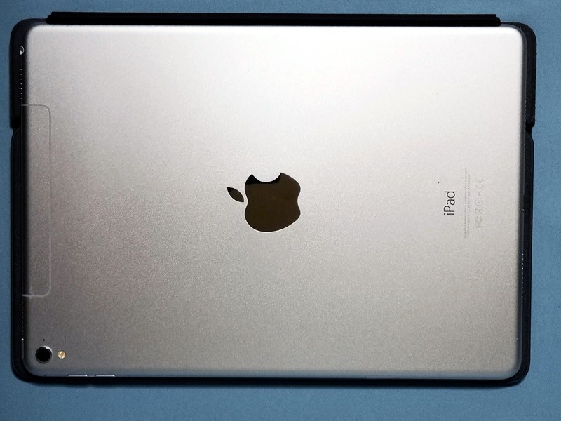 畳んでみたとき。このようにほんの少しだけはみ出る。