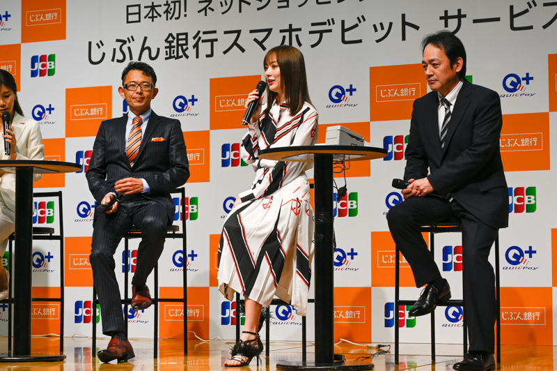 発表会の後半には内田理央が登場、トークセッションに臨んだ