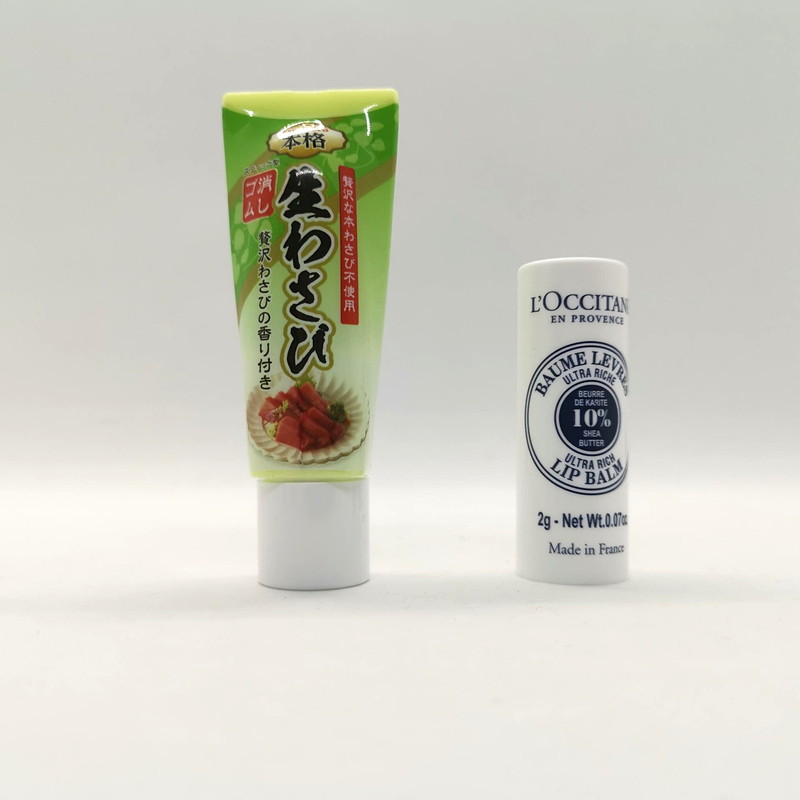 瞬間芸ならできそうなので、筆者も自宅にあったリップクリームでやってみた！