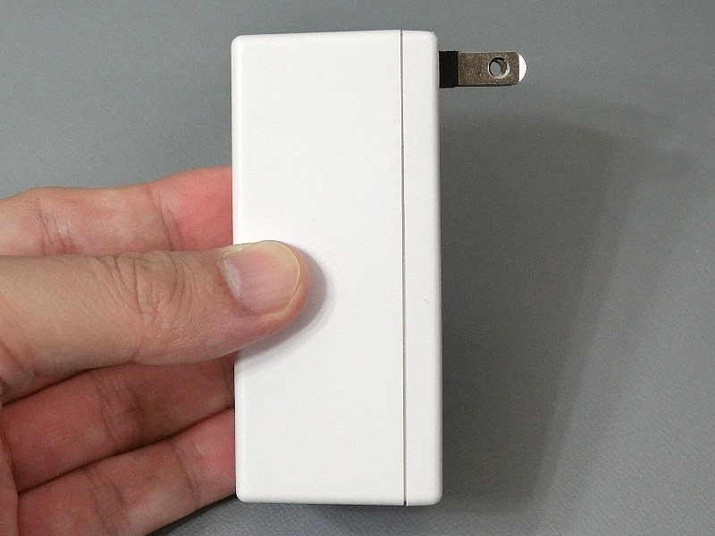 横から見たところ。厚みはそこそこある