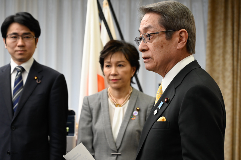 各社のトップに期待を語る石田総務大臣