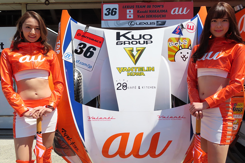 今年からau Circuit Queenを務める近藤みやびさん（左）と羽瀬萌さん（右）