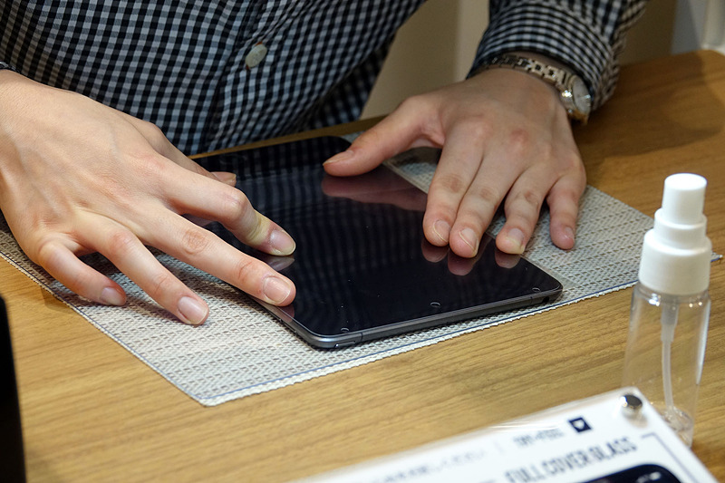 ぴったりと貼り付ける