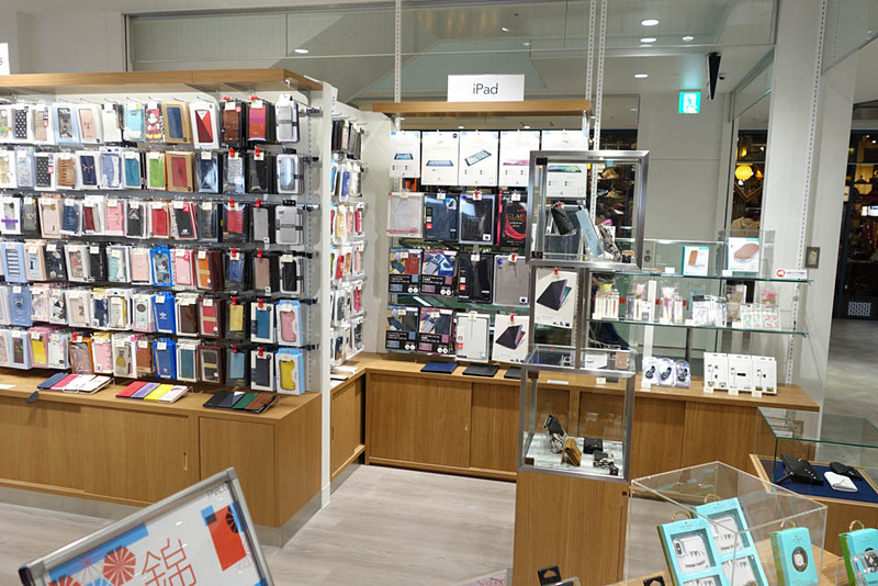 iPadのフィルムやケースも扱っている