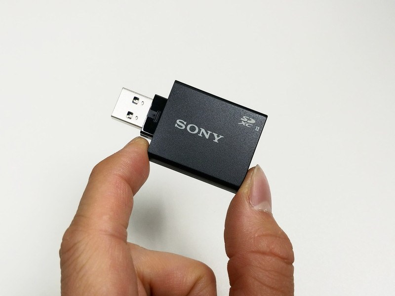 ソニーの「SDメモリーカードリーダライター MRW-S1」