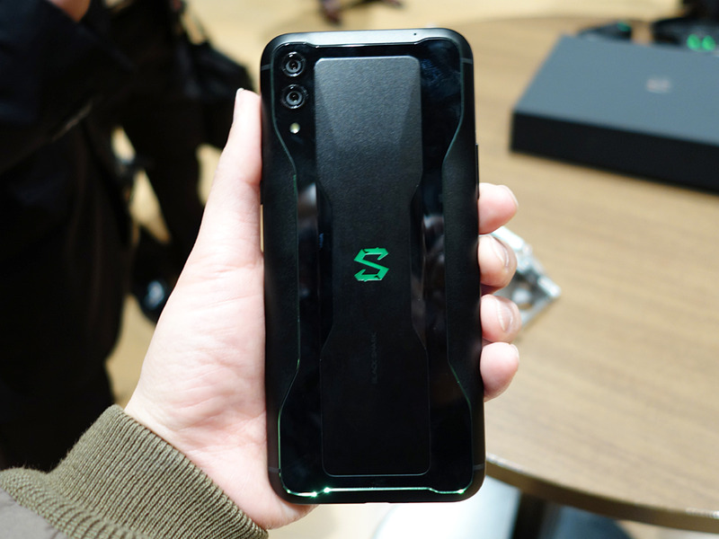 背面。Sマークの部分は明滅する