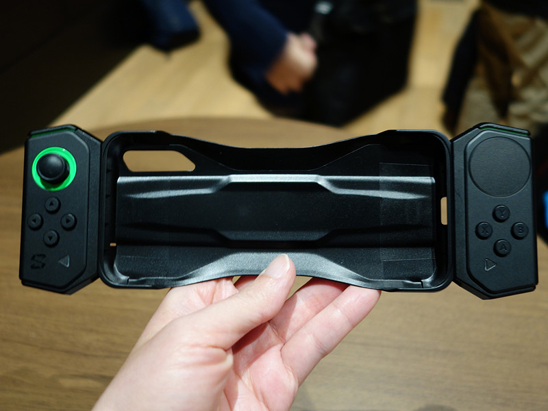 オプションのケースとコントローラー