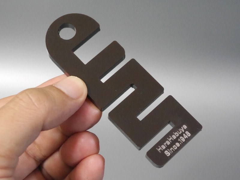 製品本体。ハブをモチーフにしており、かなり複雑な切れ込みが入っている