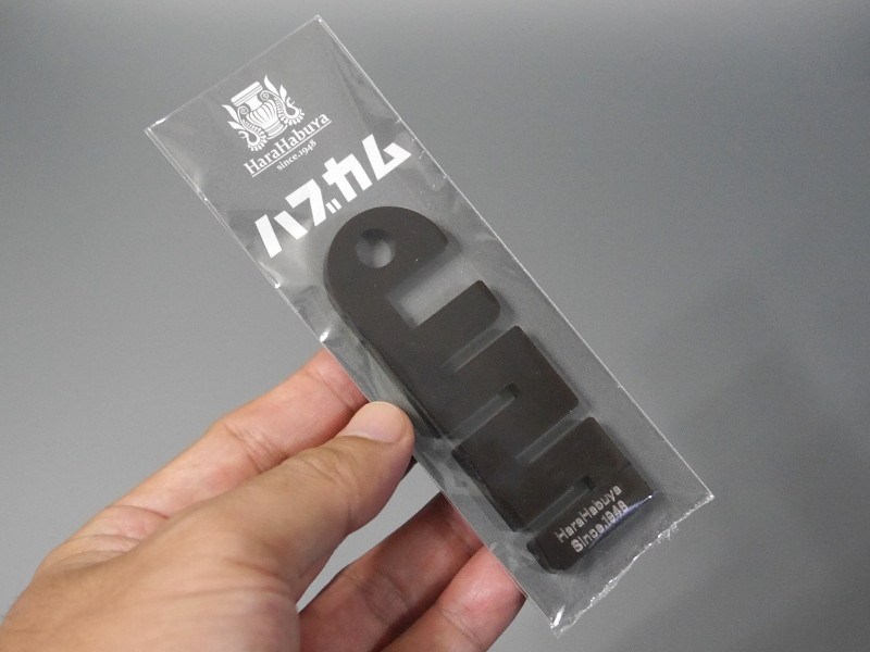 複数のカラーバリエーションを用意する。価格は800円とお手頃