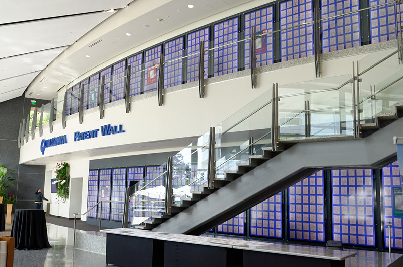クアルコム本社にある“パテントウォール”（2015年撮影）