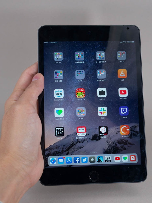 iPad miniならこんな感じで片手でも持ちやすく、スマホに近い感覚で扱える