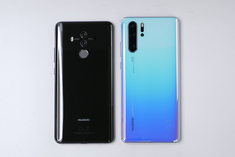 左がHUAWEI Mate 10 Pro、右がHUAWEI P30 Pro